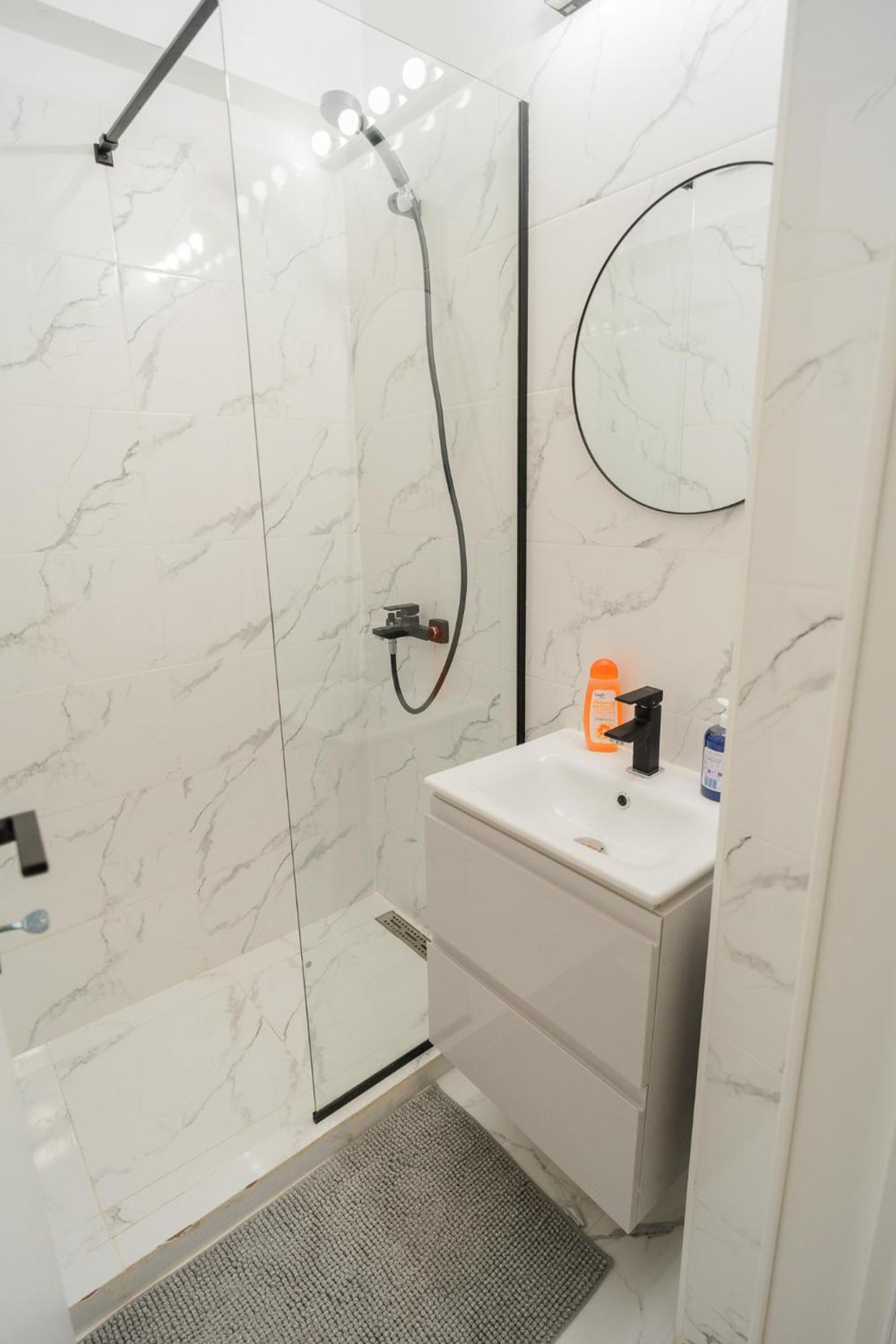 Elegant Gem Victoriei Avenue Apartment Букурещ Екстериор снимка
