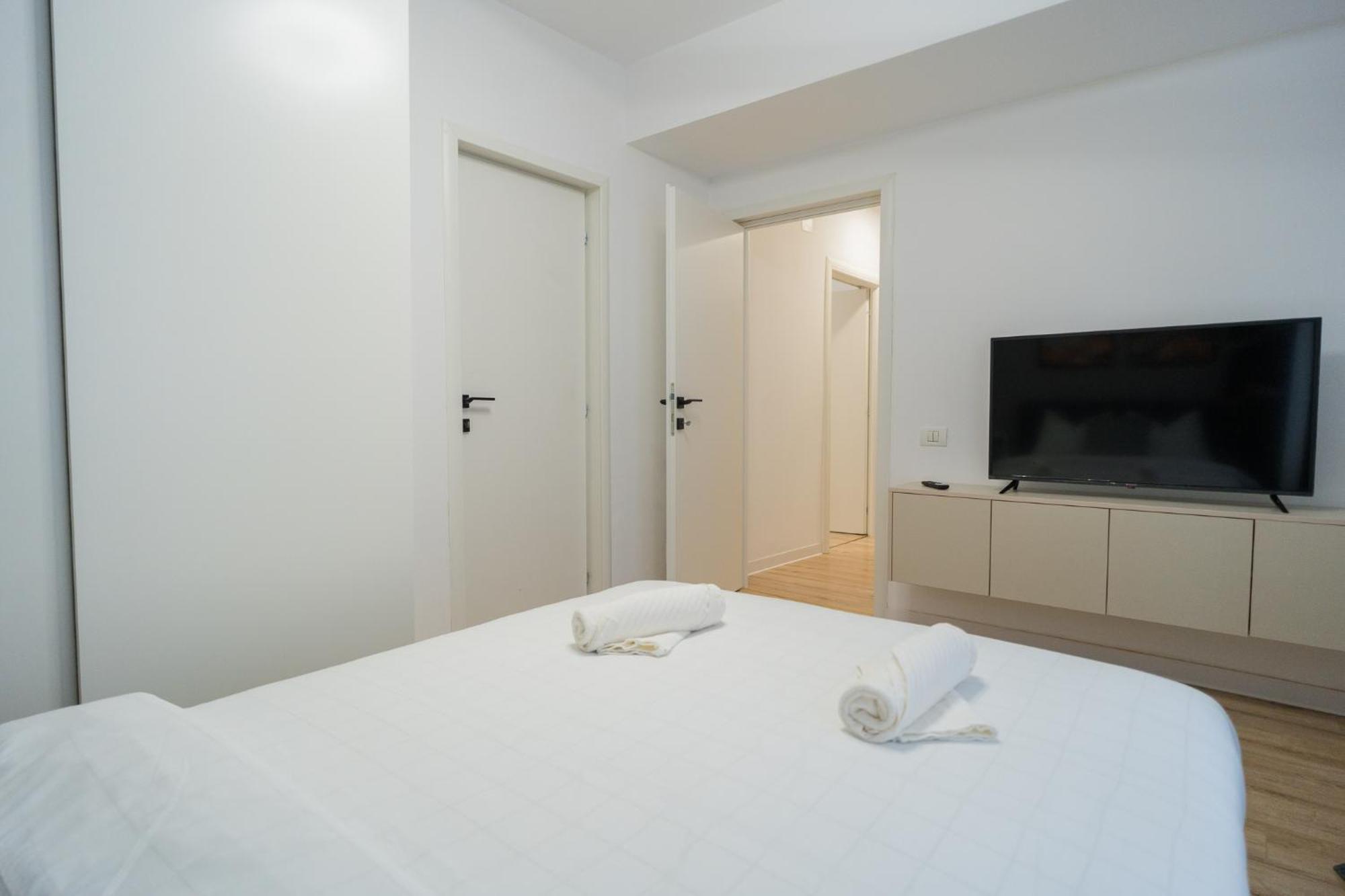 Elegant Gem Victoriei Avenue Apartment Букурещ Екстериор снимка